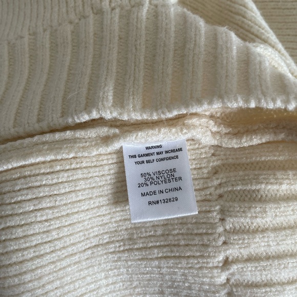 Song of Style Raine V neck sweater - Picture 9 of 10